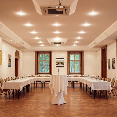 Hotel Kastiel Mojmírovce Buitenkant foto
