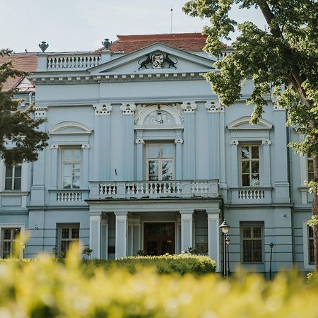 Hotel Kastiel Mojmírovce Buitenkant foto