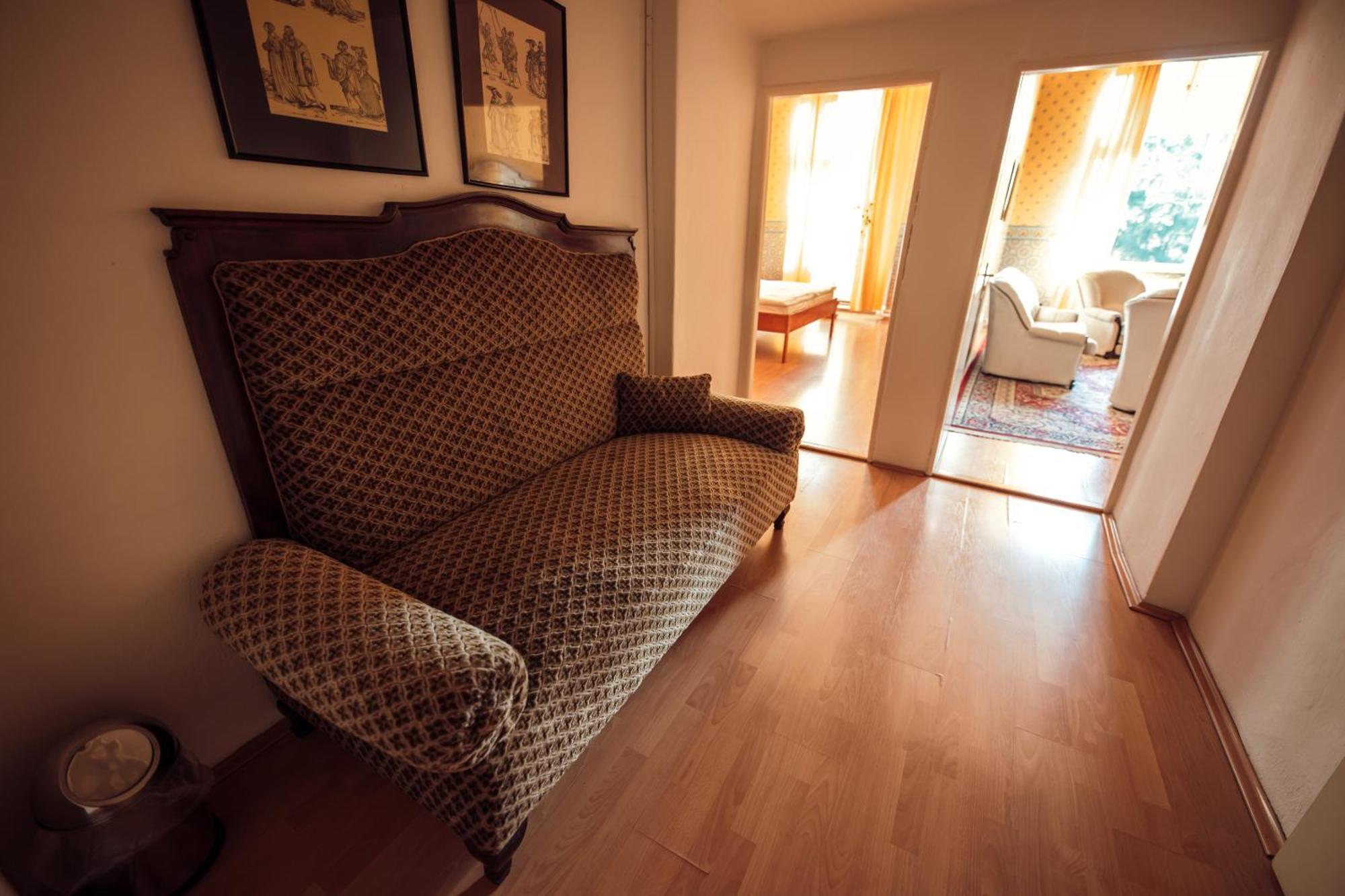 Hotel Kastiel Mojmírovce Buitenkant foto