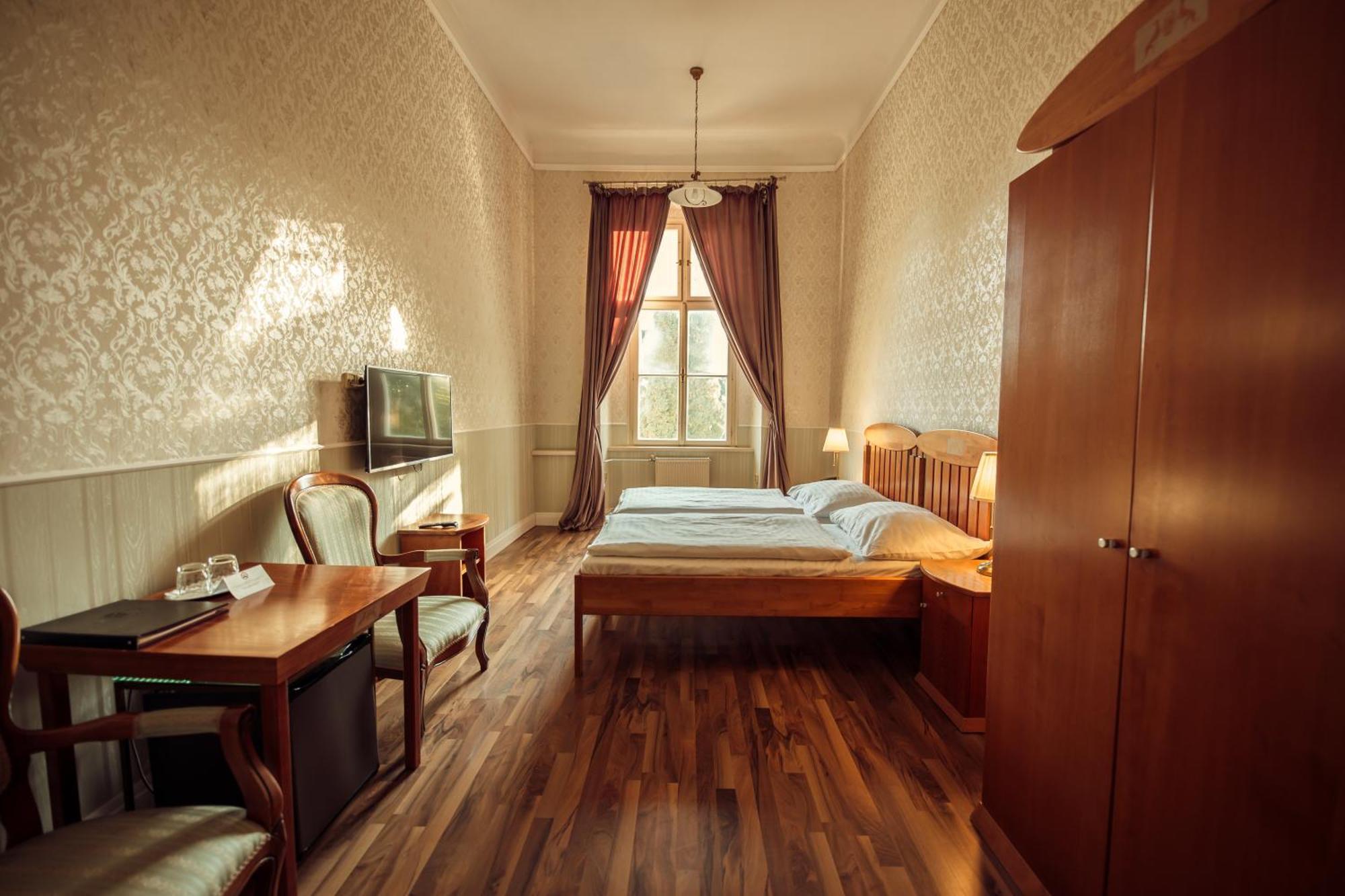 Hotel Kastiel Mojmírovce Buitenkant foto
