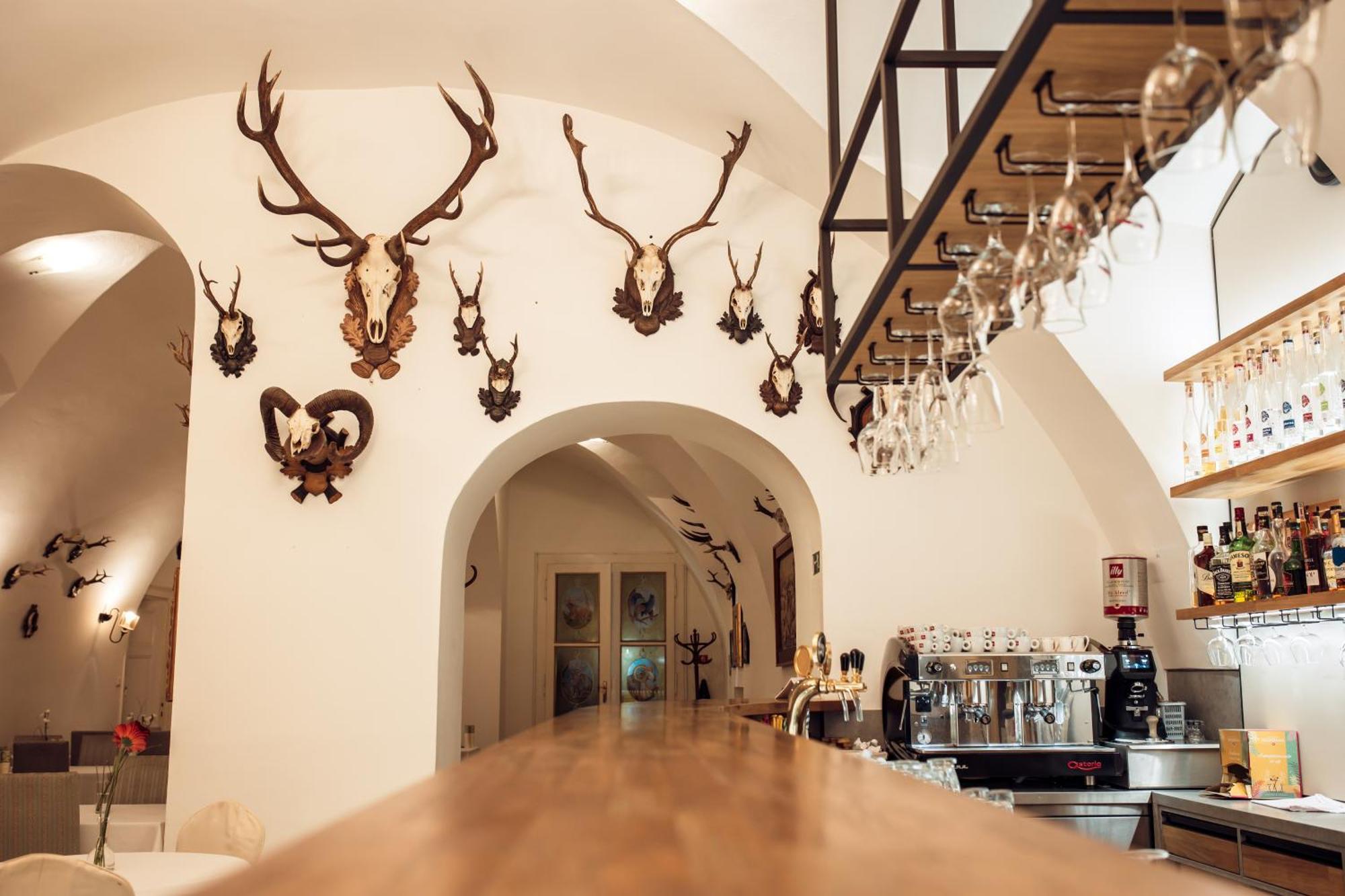 Hotel Kastiel Mojmírovce Buitenkant foto