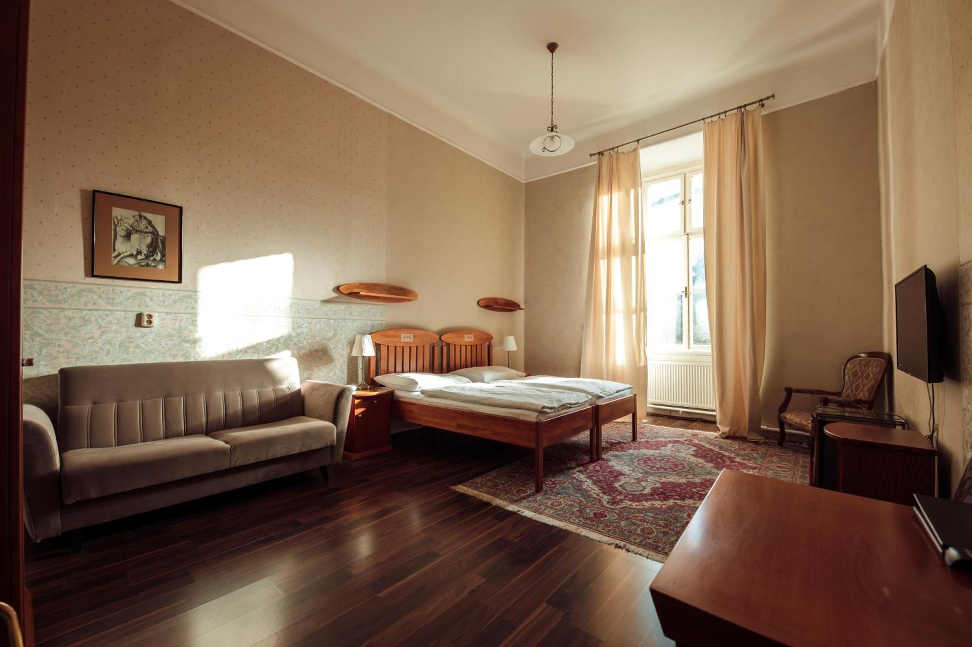 Hotel Kastiel Mojmírovce Buitenkant foto