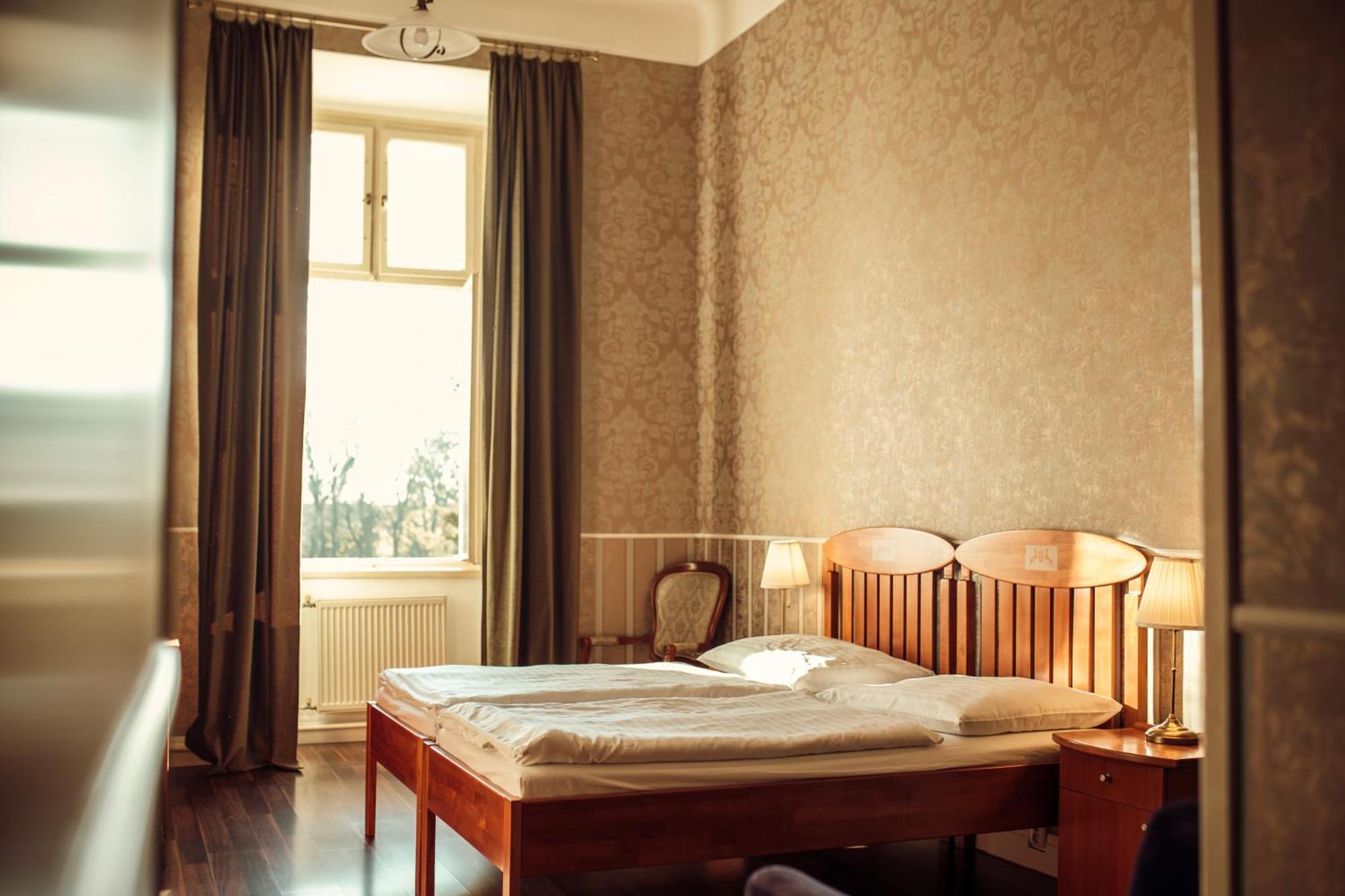 Hotel Kastiel Mojmírovce Buitenkant foto