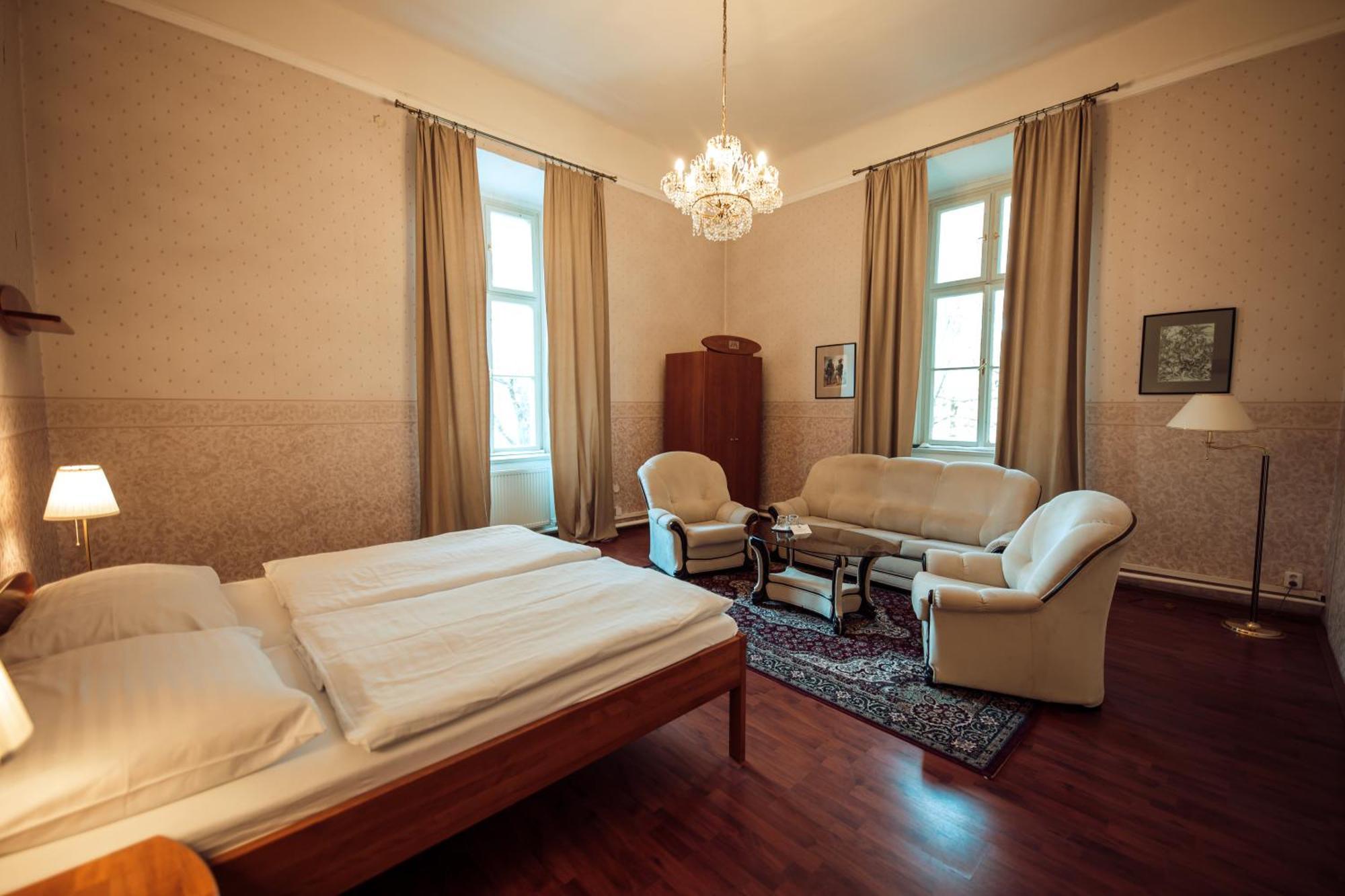 Hotel Kastiel Mojmírovce Buitenkant foto