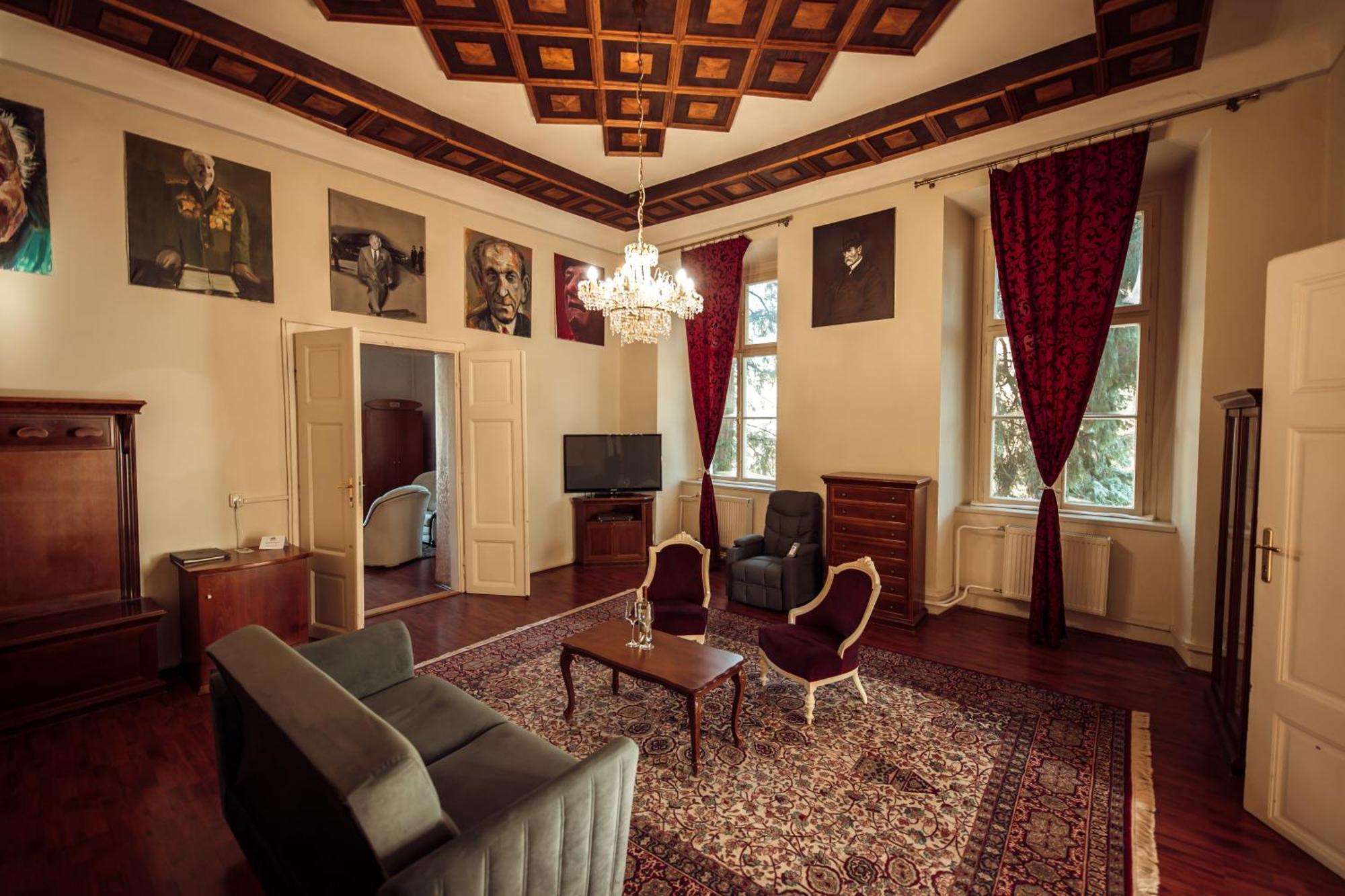 Hotel Kastiel Mojmírovce Buitenkant foto