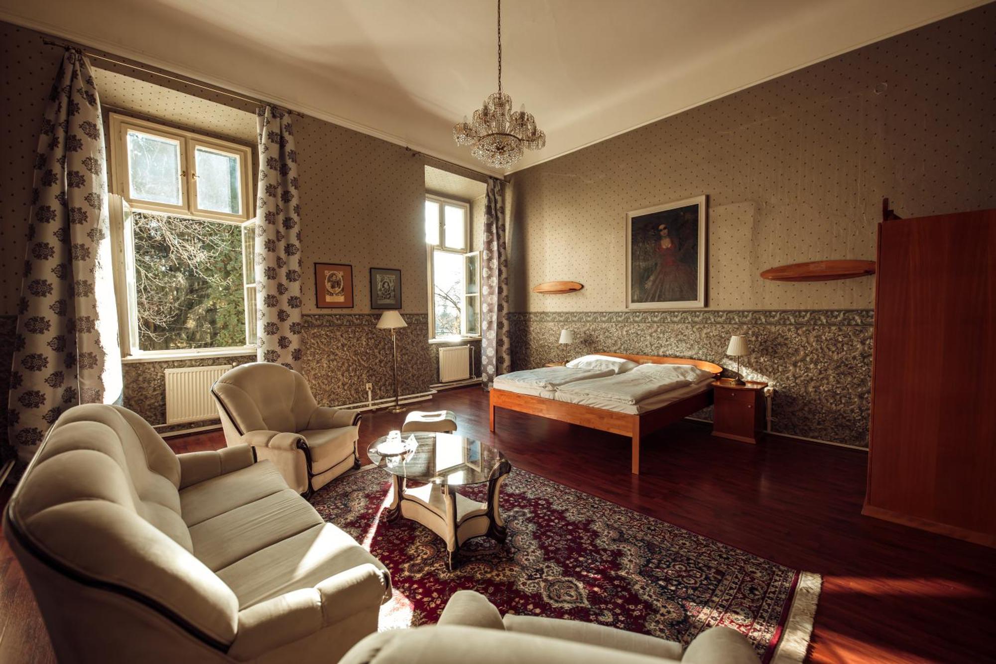 Hotel Kastiel Mojmírovce Buitenkant foto