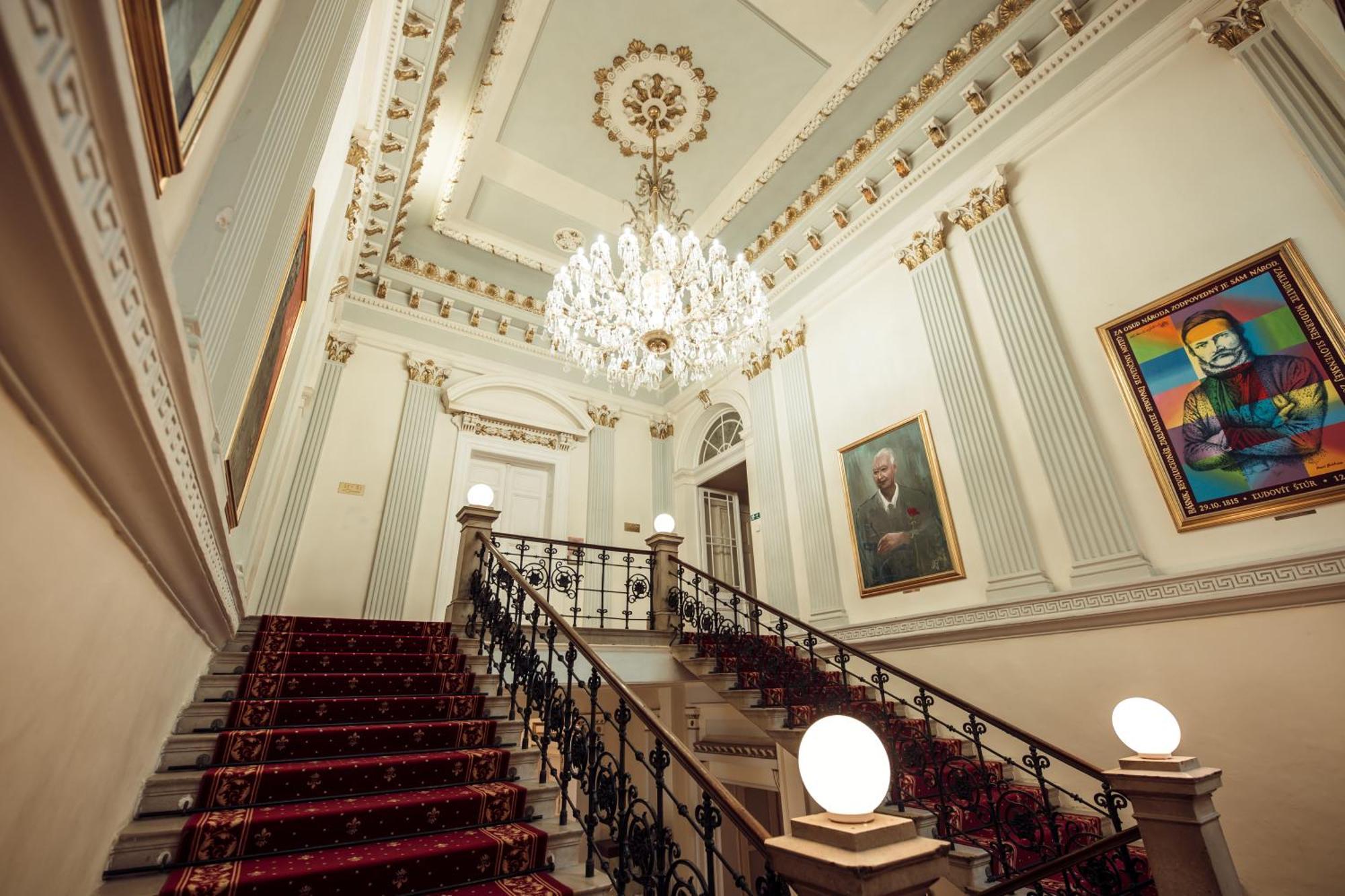 Hotel Kastiel Mojmírovce Buitenkant foto