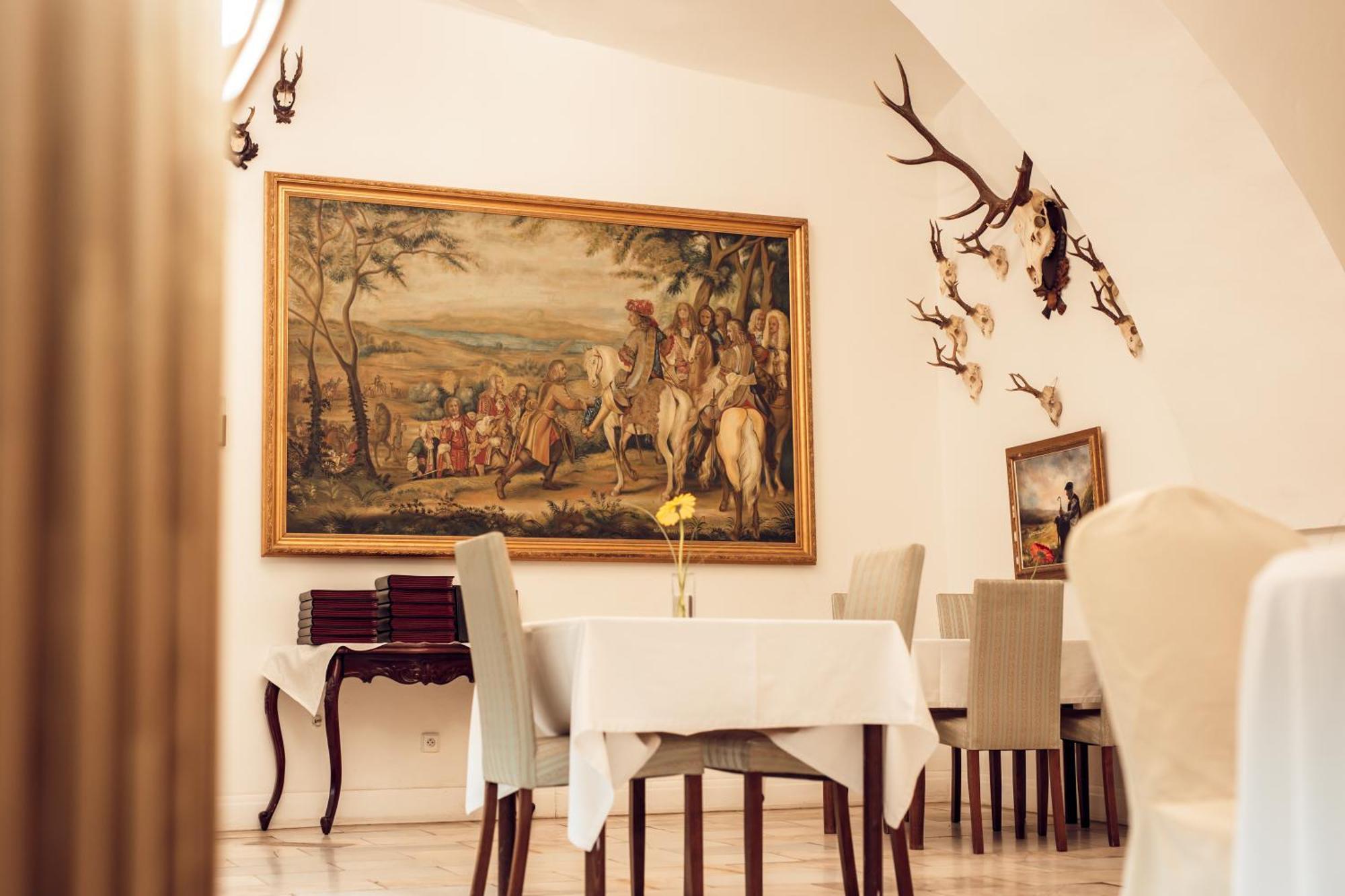 Hotel Kastiel Mojmírovce Buitenkant foto