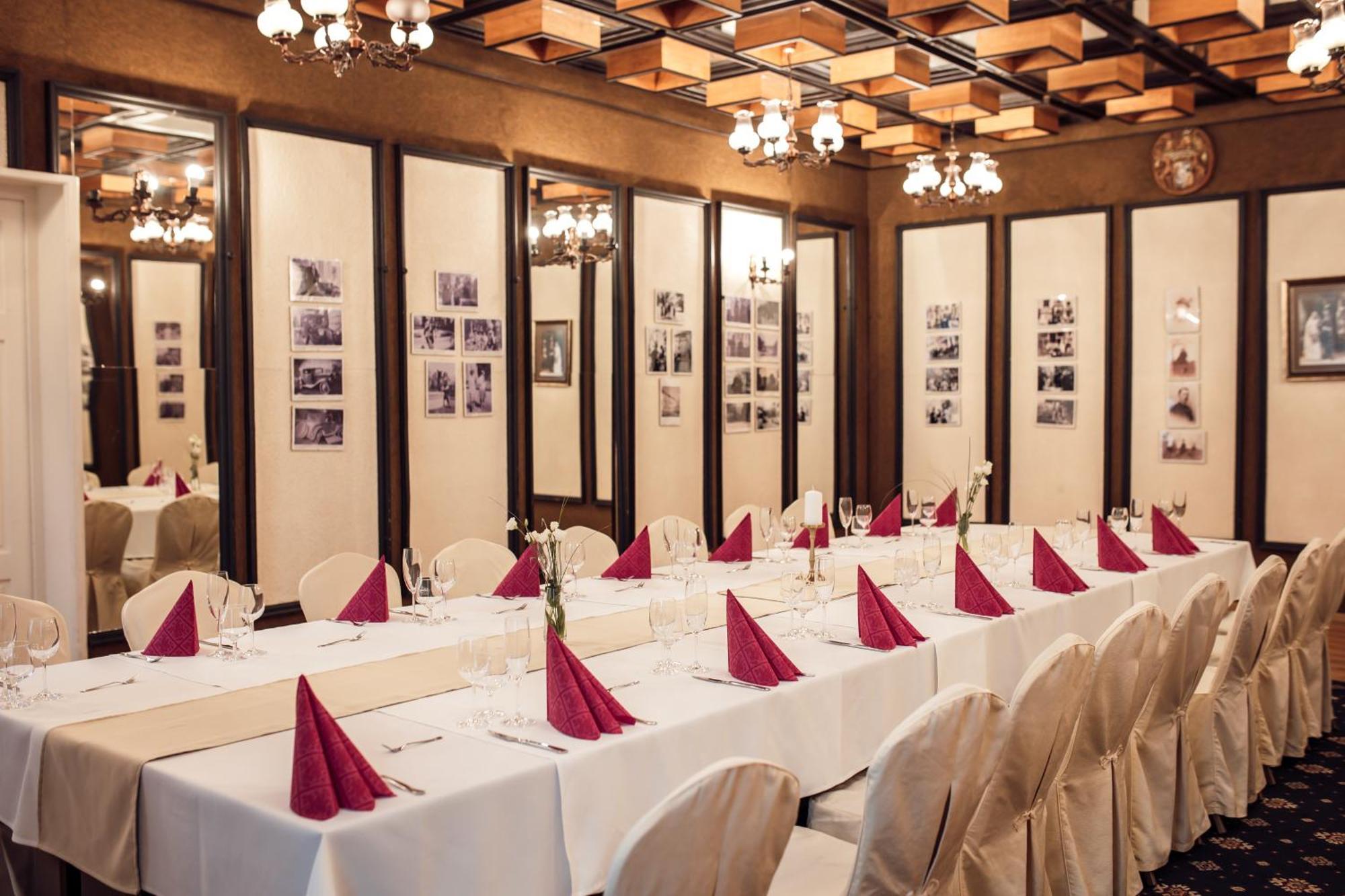 Hotel Kastiel Mojmírovce Buitenkant foto