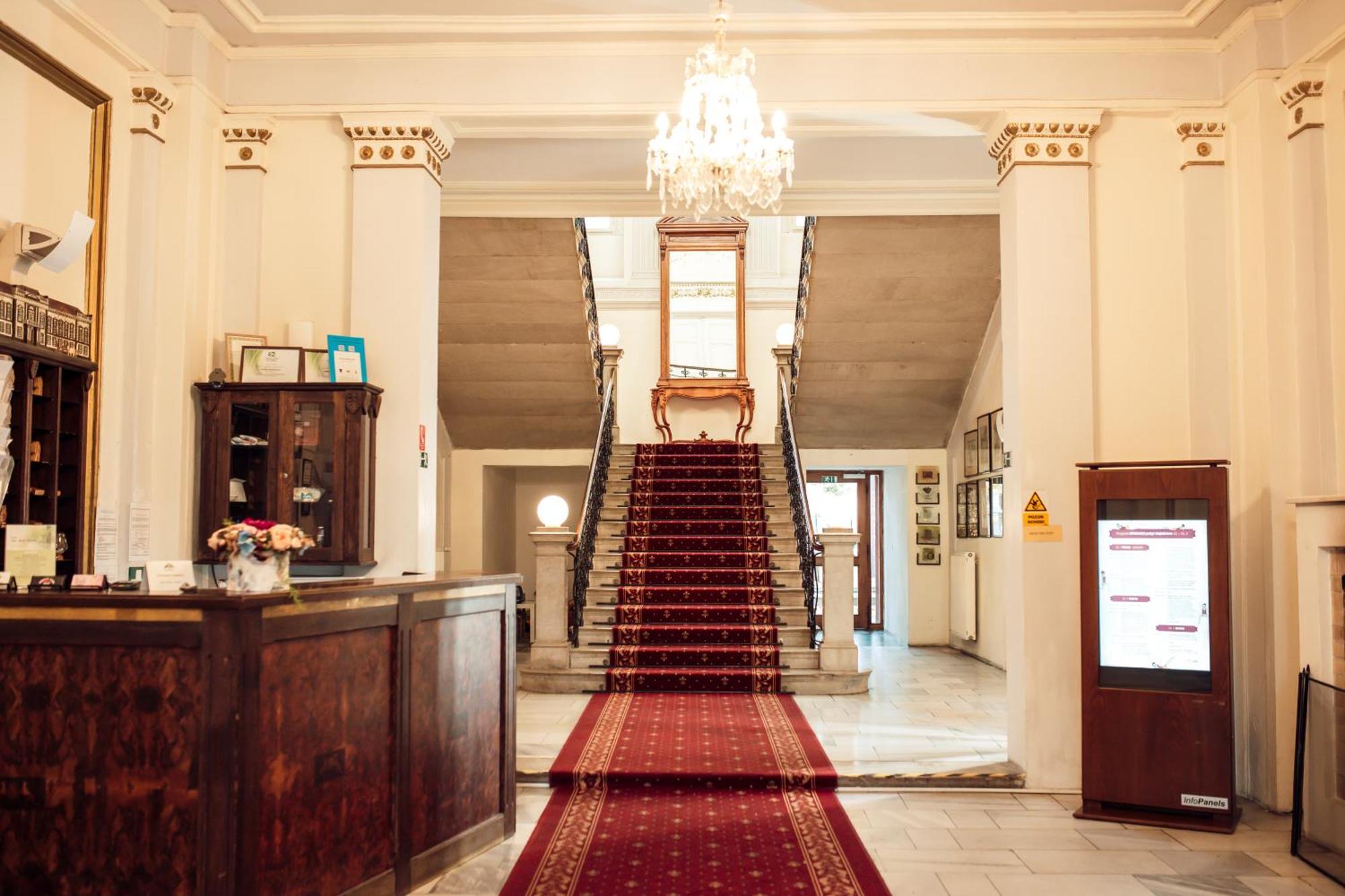 Hotel Kastiel Mojmírovce Buitenkant foto