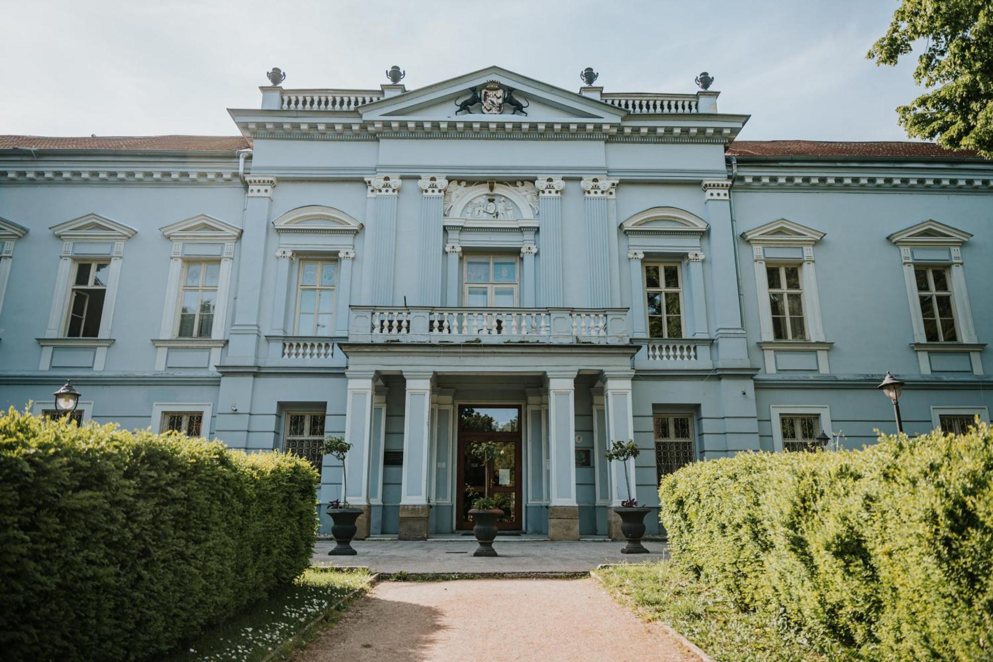 Hotel Kastiel Mojmírovce Buitenkant foto